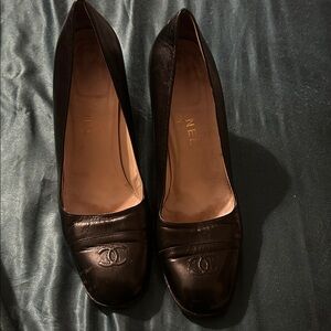 CHANEL Women's black Leather Heels
